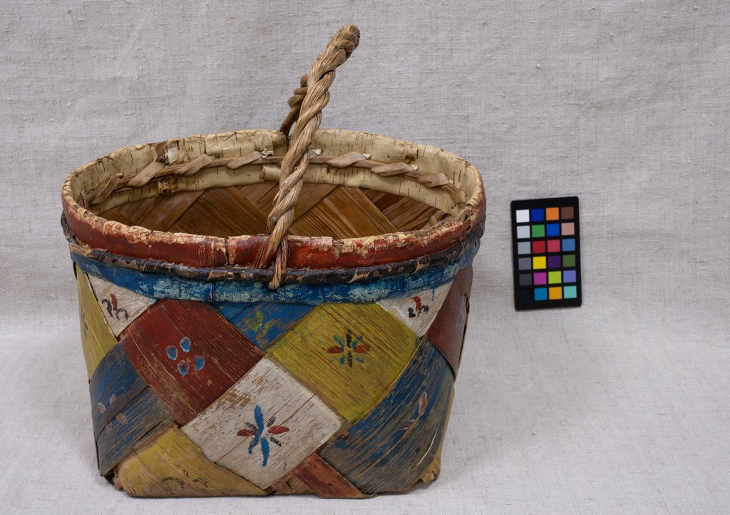 Корзина из дранки расписная, Конец XIX - начало XX в., Олонецкая губ., Каргопольский уезд, Ошевенская волость, дер. Большой Халуй